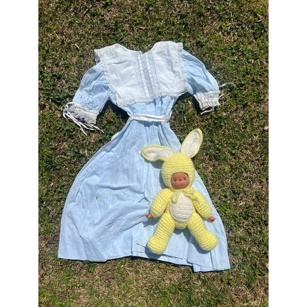 Beautiful delicate vintage Treasured Memories Girls Dress